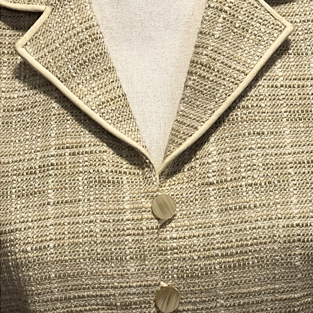 Kasper 2 piece Suit. 10P Tweed Citrus Multi. Lined skirt has bottom ruffle.